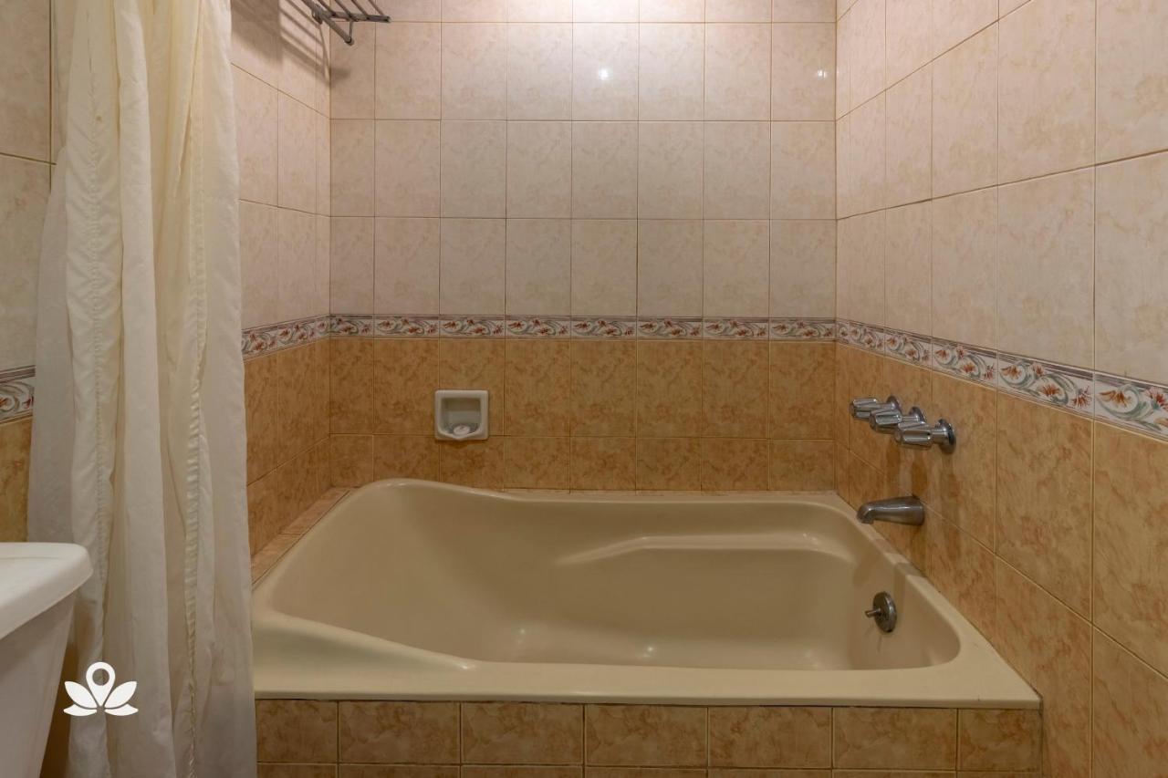 Zen Rooms Camelot Hotel Qc Quezon City Kültér fotó